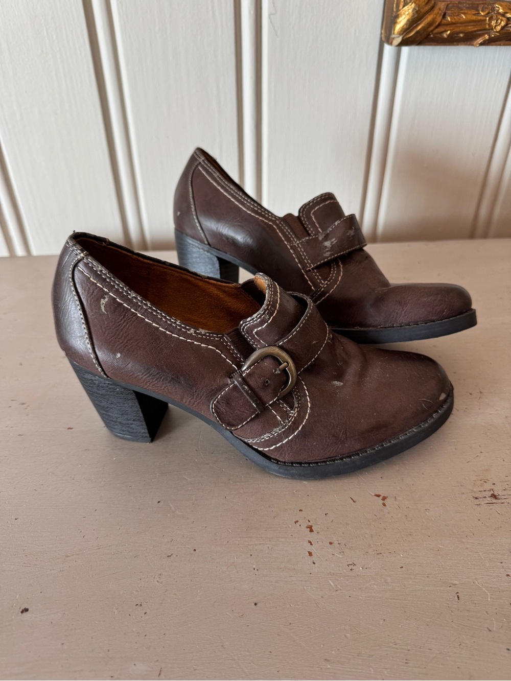 Women's Brown Leather Buckle Heels Clarks Y2K style Carlo Ox